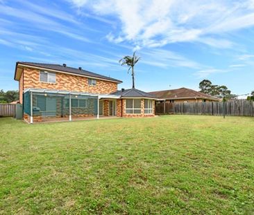 Huge Four Bedroom Home with Spacious Living Areas - Photo 2