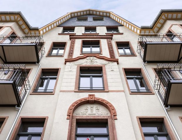 Traumhafte Wohnung im Dachgeschoss mit Balkon und Fußbodenheizung! - Photo 1
