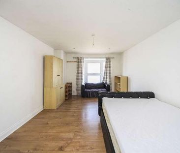 High Street South, LU6 - Photo 3