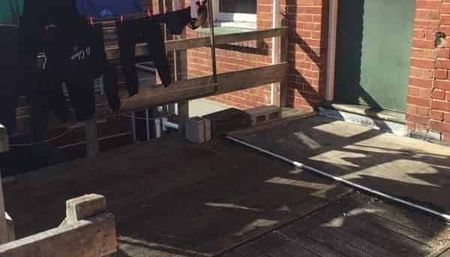 Centrally located flat to uni at a great price - Photo 2