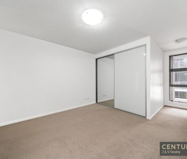 Bright and Spacious Unit - Available Now! - Photo 2