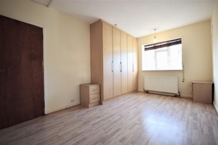 3 bedroom flat to rent - Photo 5