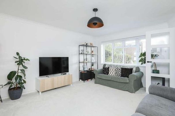 College Road, Horsham, RH13 - Photo 1