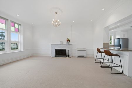 Stunning Home In The Heart Of Bellerive - Photo 5