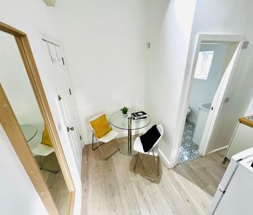 Studio Flat, Meyrick Road, NW10 - Photo 2