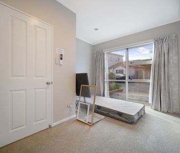 Modern 4-Bedroom Beauty in Wiri - Photo 6