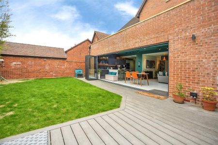 5 bedroom detached house to rent - Photo 3