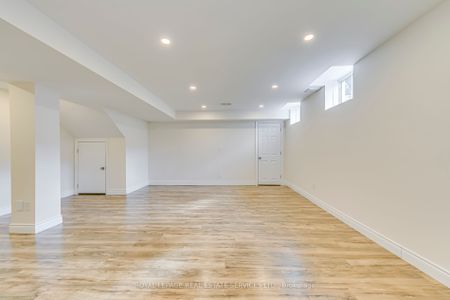 Townhouse For Lease | X8117590 - Photo 4