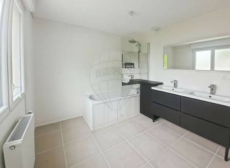 Location Maison 6 pièces 124m² NOTRE DAME DES LANDES 44130 - Photo 2