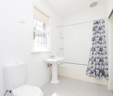43 Rossmoyne Street, Thornbury VIC 3071 - Photo 6