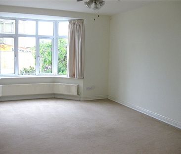 Spacious light and airy 2 bedroom split level maisonette in a centr... - Photo 3
