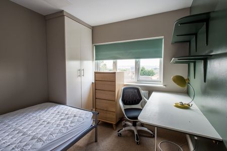 6 Bed End Terrace, Kimbolton Avenue, NG7 - Photo 3