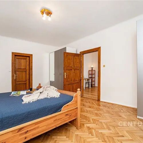 Pronájem světlého bytu 2+1 s lodžií na prestižní adrese v Karlíně - Фото 1