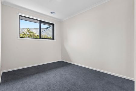 Stunning 4-Bedroom family Home for $890/week - Photo 3