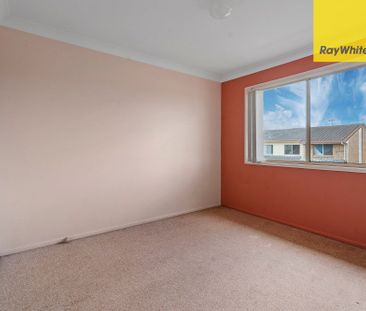 Brilliantly Located Townhouse with Solar - Photo 5