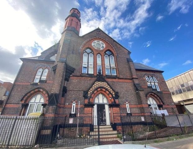 St Peters Church, High Park Street L8 - Photo 1