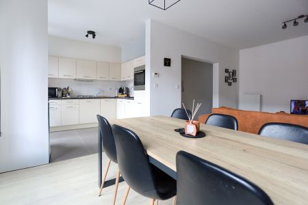 Instapklaar 2 slpk appartement met garage - Photo 3