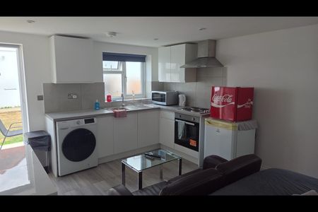 Studio Flat, London, NW11 - Photo 2