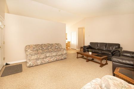 Rent-A-Room in this Roomy 8 Bed Home! Based On Single Occupancy. - Photo 4