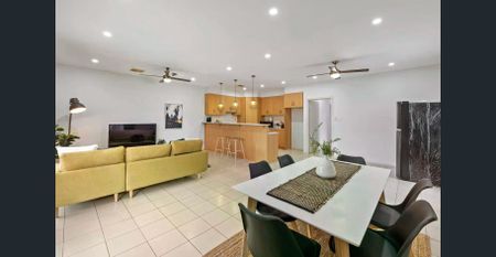 PERFECT FAMILY COURTYARD HOME IN PRIME GILLES PLAINS LOCATION - Photo 2