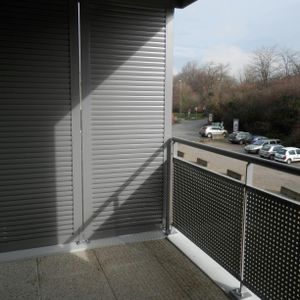 Bron : Lumineux T2 avec balcon et place de parking - Photo 2