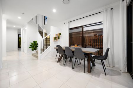 5 Olive Street, Helensvale QLD 4212 - House For Rent | Domain - Photo 3