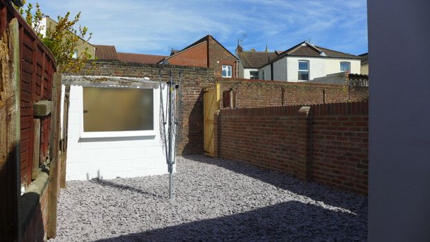 Modern Double Room With Ensuite - Photo 1