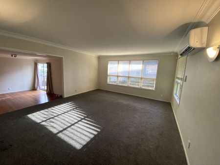 Property Management229 Wairau Road, Totara Vale - House for Rent - Photo 2
