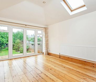 4 bedroom semi-detached house to rent - Photo 5