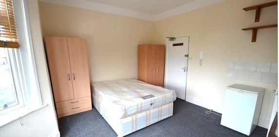 Studio to rent - Photo 2