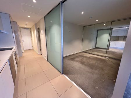 Spacious and Modern Apartment in Perfect Location! - Photo 4