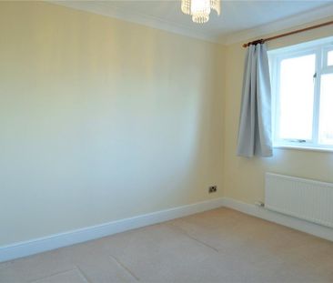 3 bedroom end of terrace house to rent - Photo 3