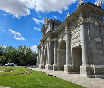 4 room luxury Flat for rent in Madrid, Spain - Photo 2