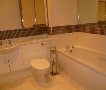 2 bedroom Flat To Let - Photo 5