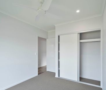 Your First Shop On Us In This Family Home With Ducted Air Con System - Photo 2