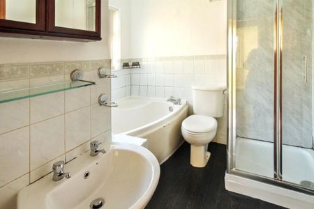 3 bedroom semi-detached house to rent - Photo 5