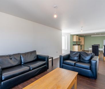 2 bed apartment to rent in Warton Terrace, Heaton, NE6 - Photo 1