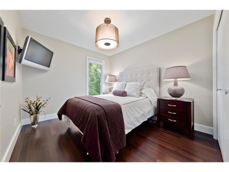 Sophisticated Bayview Estate Surrounded By Nature. - Photo 2