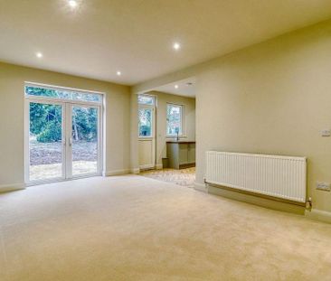 4 bedroom detached house to rent - Photo 3