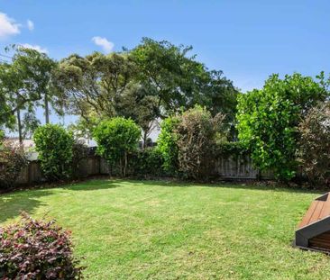 Sunny 3 Bed home, in zone of Glendowie College - Photo 4