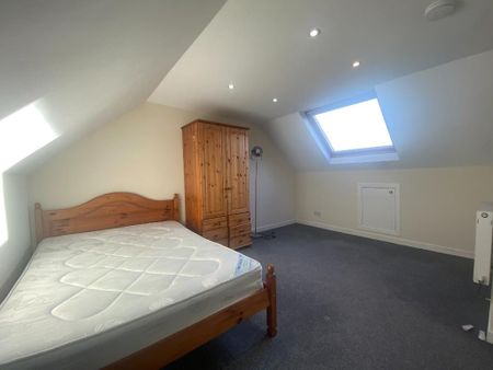 5 bedroom semi-detached house to rent - Photo 4