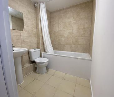 2 bed flat to rent in Springwood Crescent, Edgware, HA8 - Photo 5