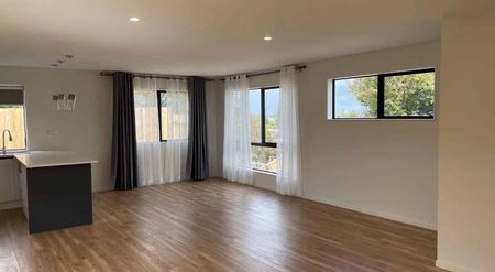 4 Bedrooms, 2.5 bathrooms Pakuranga - Photo 4