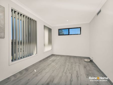 Modern Living in Minto - Photo 2