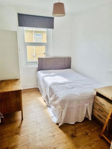 5 bedroom semi-detached house to rent - Photo 4