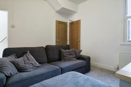 4 bedroom terraced house to rent - Photo 2