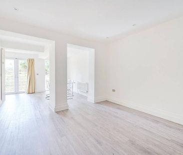3 bedroom flat to rent - Photo 4