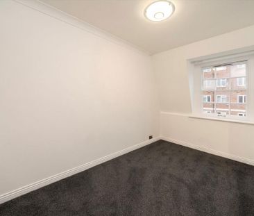 5 bedroom semi-detached house to rent - Photo 4