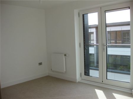 2 double bedroom apartment in the sought after Park Way development, with private terrace, - Photo 2