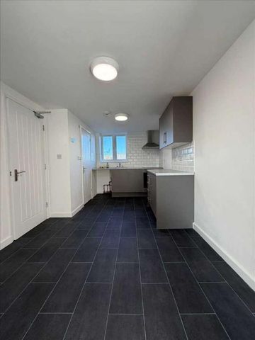 White Hart Lane, Wood Green, N22 - Photo 2